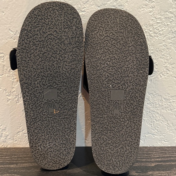 Zara Black Sandals with Gold Accent - Picture 9 of 17